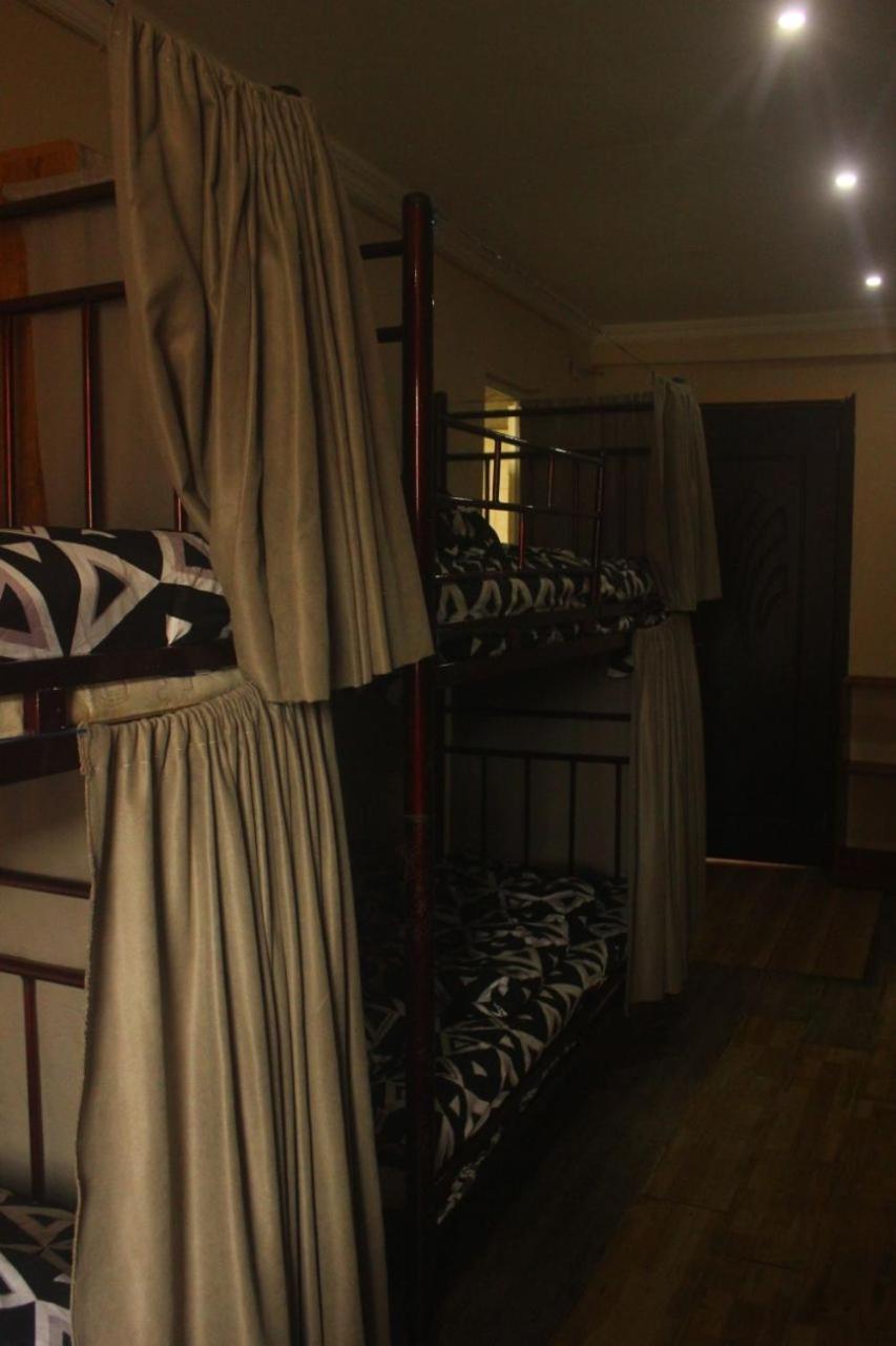 באטומי Everyday Cat Hostel מראה חיצוני תמונה