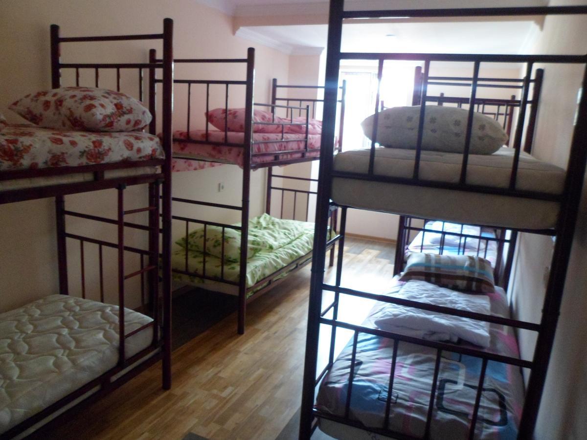 באטומי Everyday Cat Hostel מראה חיצוני תמונה