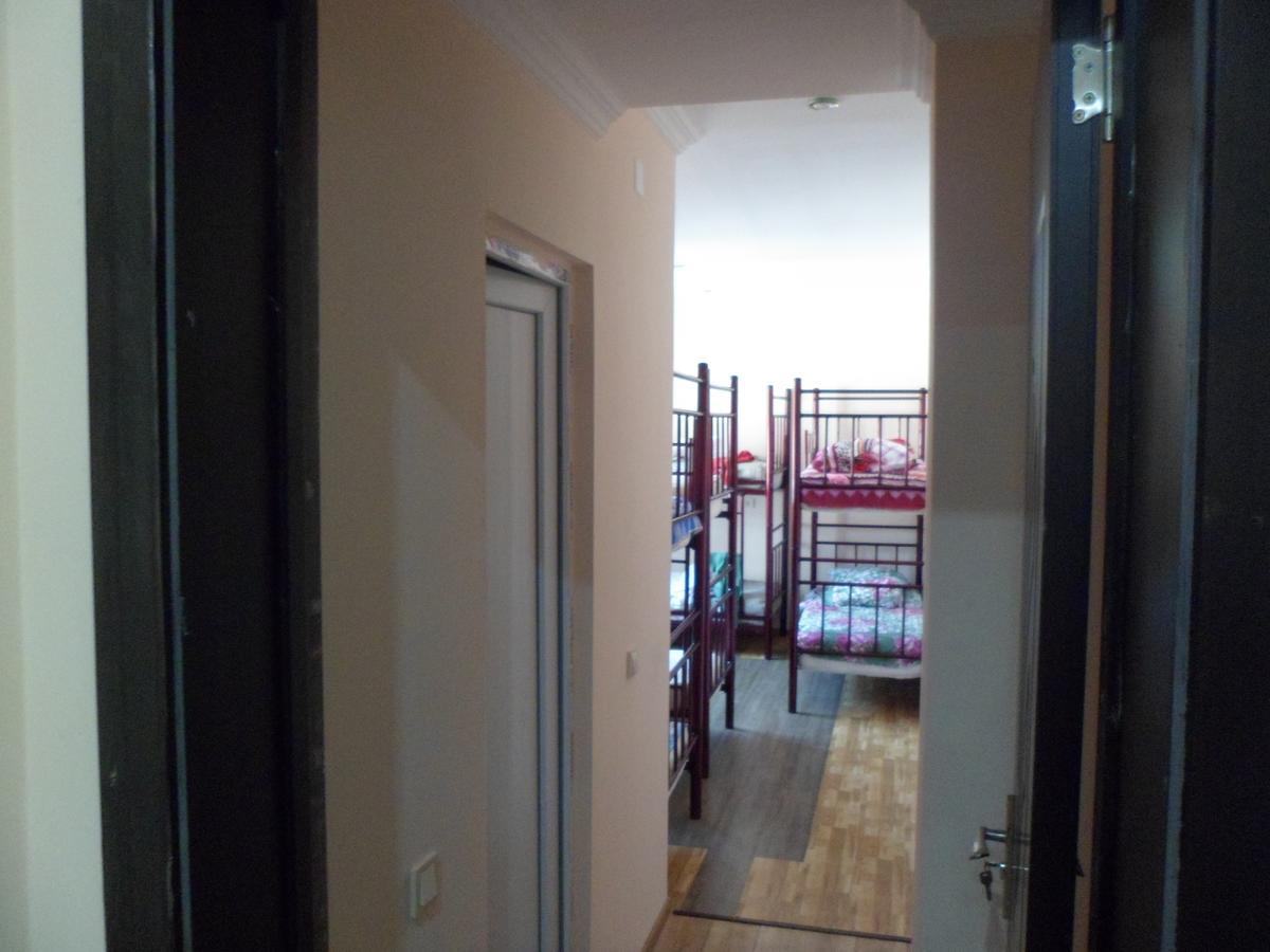 באטומי Everyday Cat Hostel מראה חיצוני תמונה