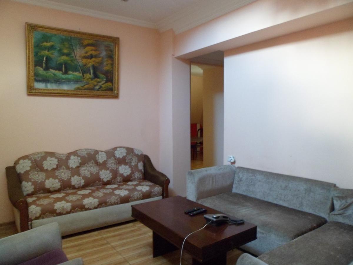 באטומי Everyday Cat Hostel מראה חיצוני תמונה