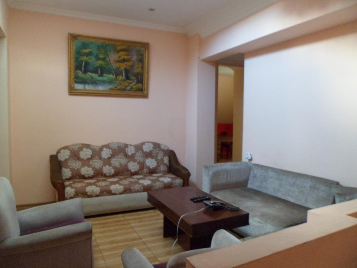 באטומי Everyday Cat Hostel מראה חיצוני תמונה